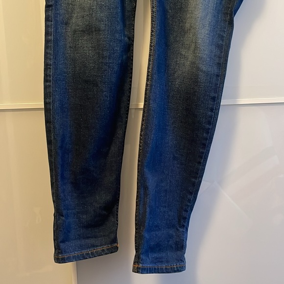 Guess power skinny jeans. Tapered at ankle. Size 31 - Picture 3 of 7
